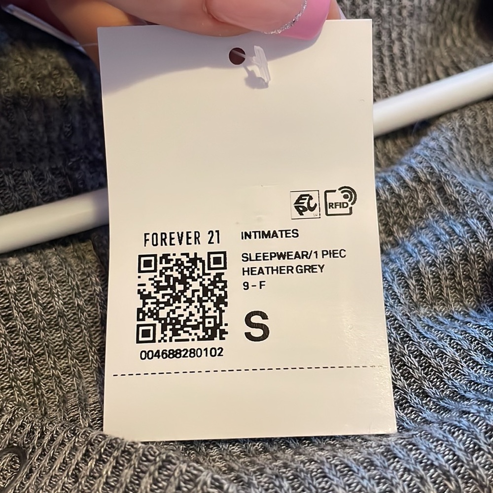 Forever 21 jumper. - Picture 2 of 2